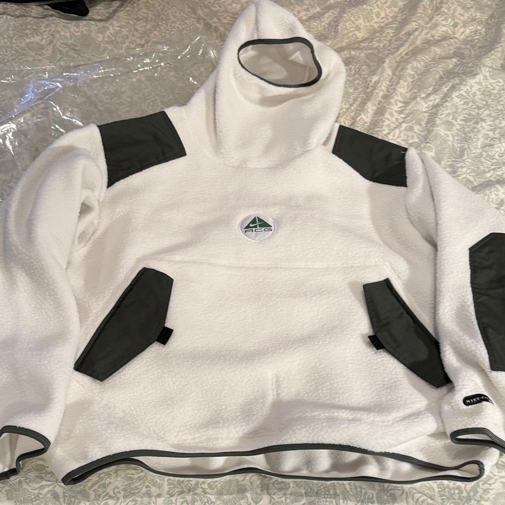 Rep Nike acg hoodie 
White & Dk grey/Black
Hooded Fleece Pullover
NEW w/o tags